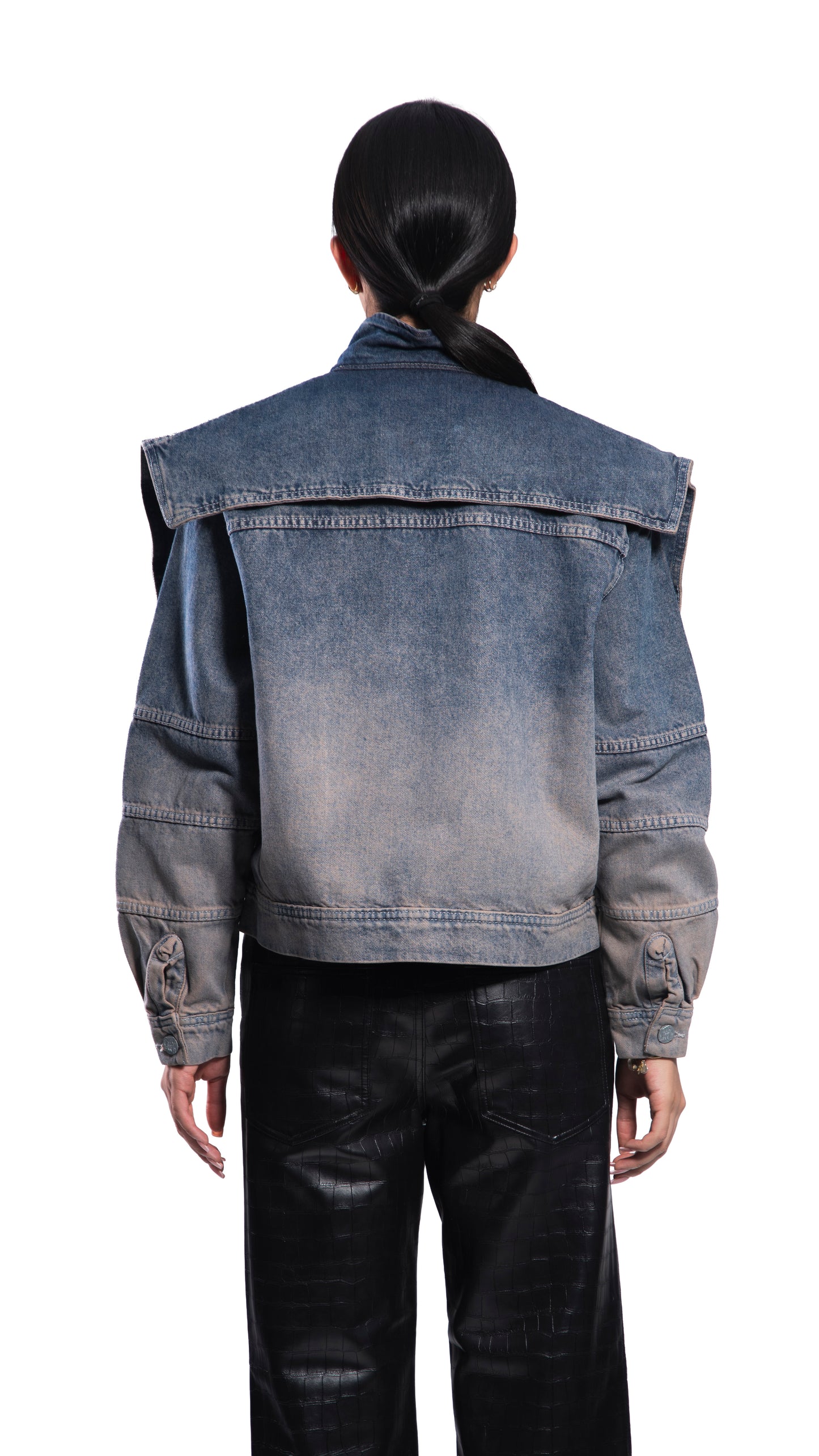 Akira Loose Fit