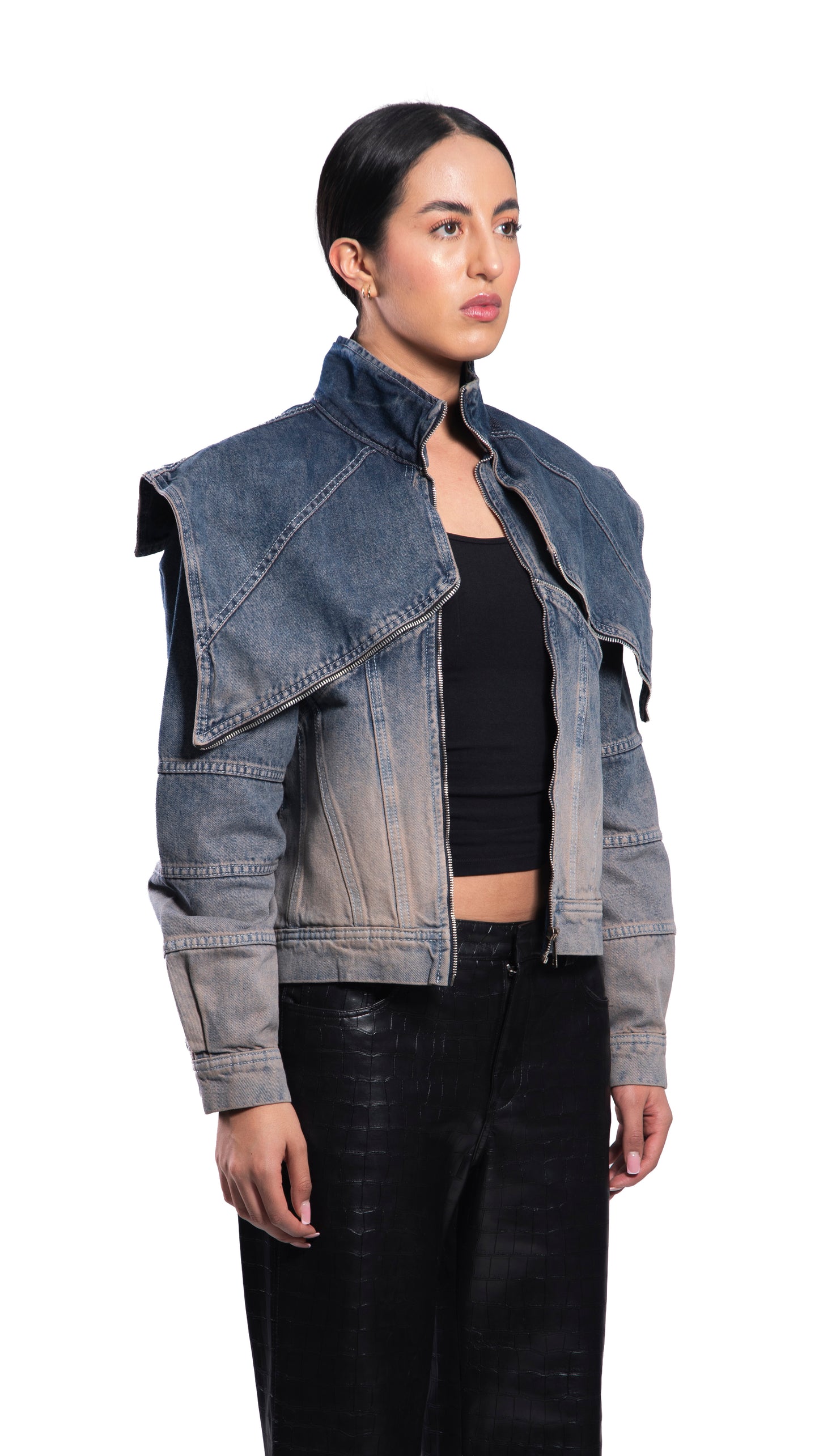 Akira Loose Fit