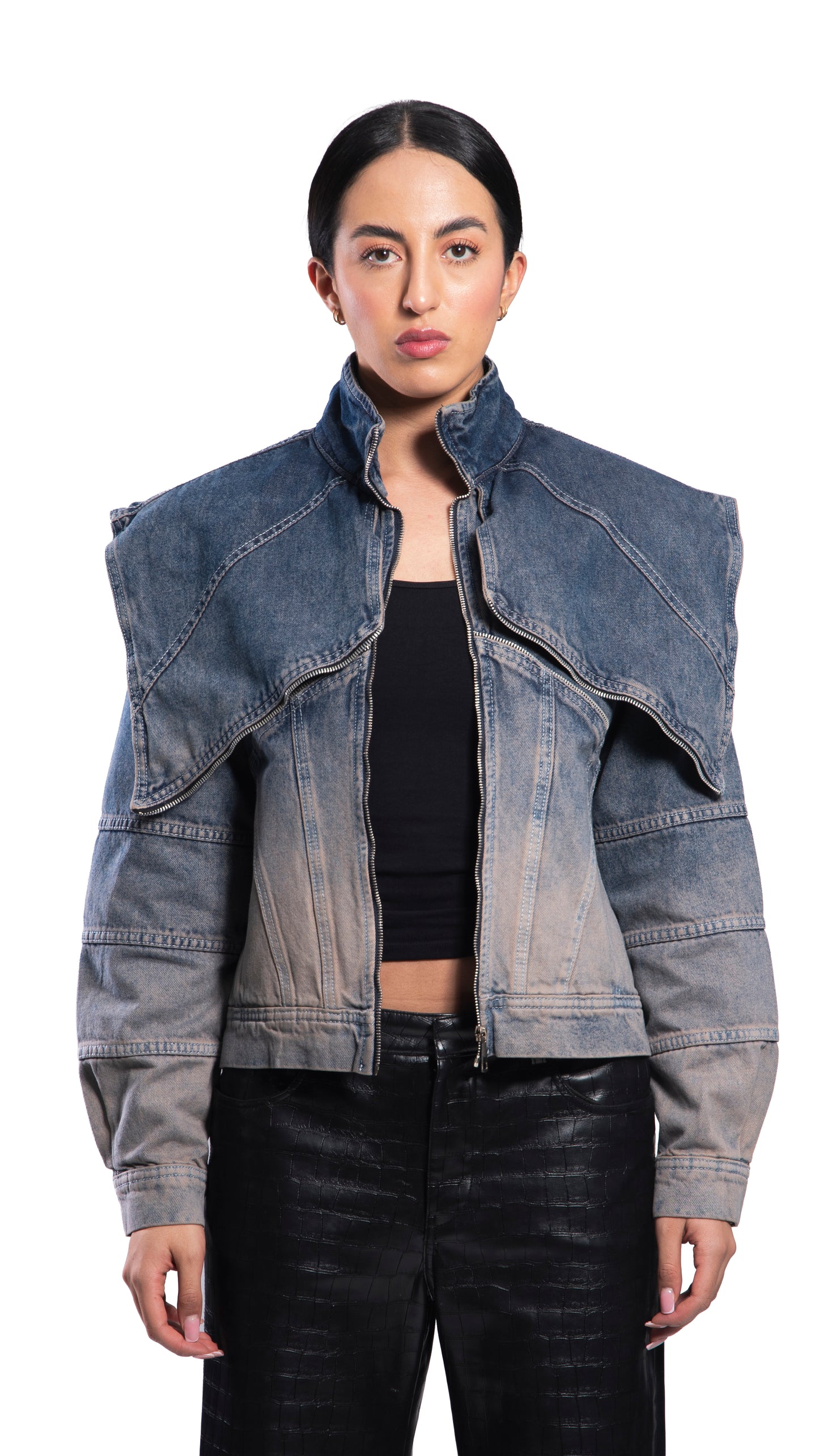 Akira Loose Fit
